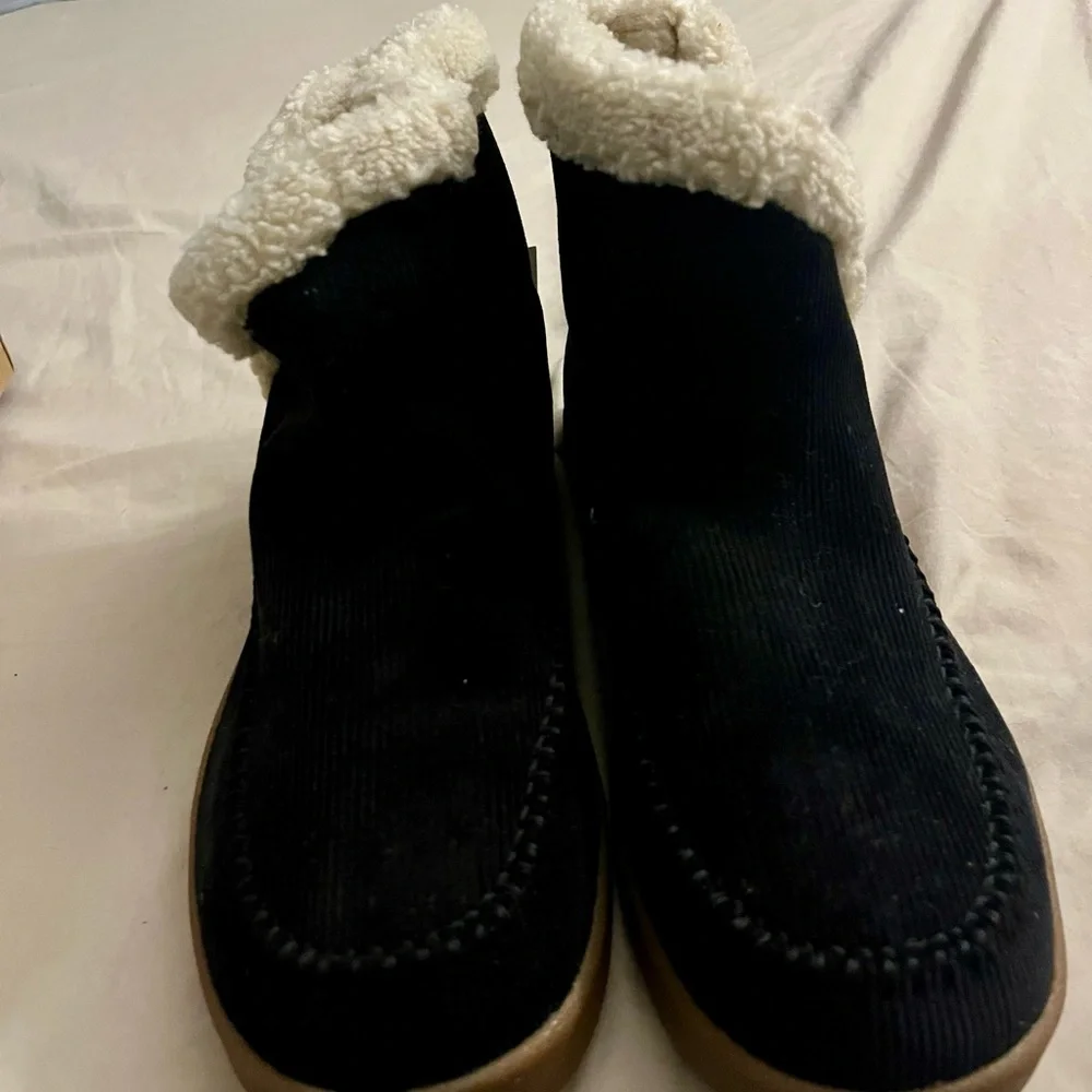 Sanuk | Women’s Black Cream Nice Bootah Corduroy Ankle Boots